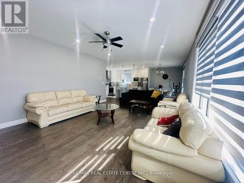 362 Christine Avenue, Lakeshore, ON - Indoor Photo Showing Living Room