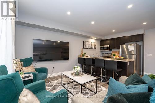 734 Cook Crescent, Shelburne, ON - Indoor Photo Showing Living Room