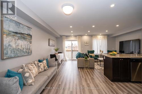 734 Cook Crescent, Shelburne, ON - Indoor Photo Showing Living Room