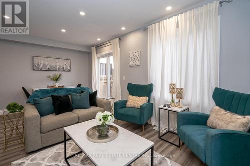 734 Cook Crescent, Shelburne, ON - Indoor Photo Showing Living Room