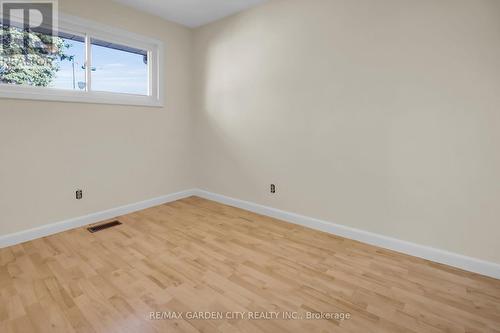 71 Grenadier Drive, Hamilton, ON - Indoor Photo Showing Other Room