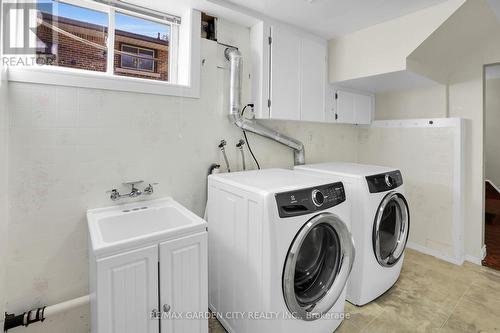 71 Grenadier Drive, Hamilton, ON - Indoor Photo Showing Laundry Room