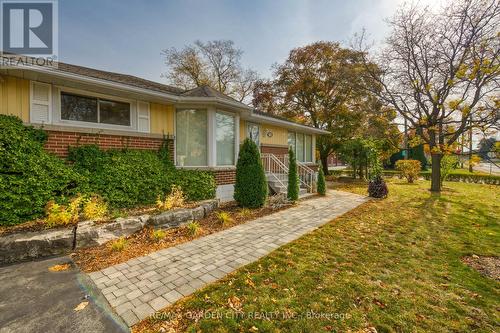 71 Grenadier Drive, Hamilton, ON - Outdoor