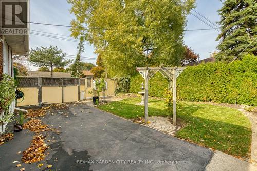 71 Grenadier Drive, Hamilton, ON - Outdoor