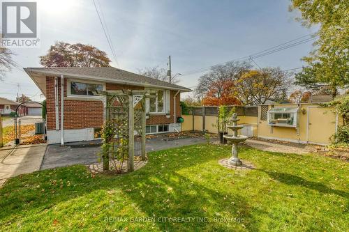 71 Grenadier Drive, Hamilton, ON - Outdoor