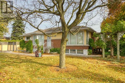 71 Grenadier Drive, Hamilton, ON - Outdoor