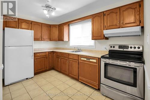 71 Grenadier Drive, Hamilton, ON - Indoor Photo Showing Kitchen