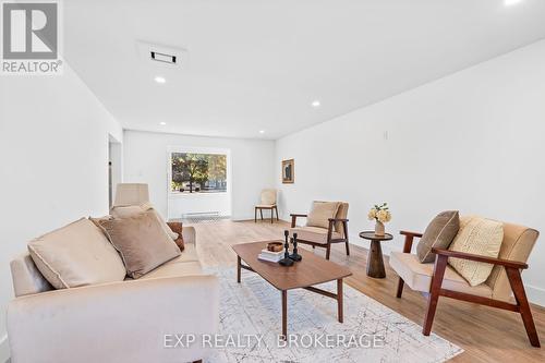 412 Main Street, Prince Edward County (Bloomfield), ON - Indoor Photo Showing Living Room