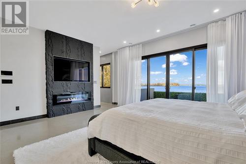 10650 Riverside Drive East, Windsor, ON - Indoor Photo Showing Bedroom