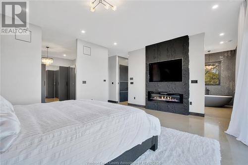 10650 Riverside Drive East, Windsor, ON - Indoor Photo Showing Bedroom