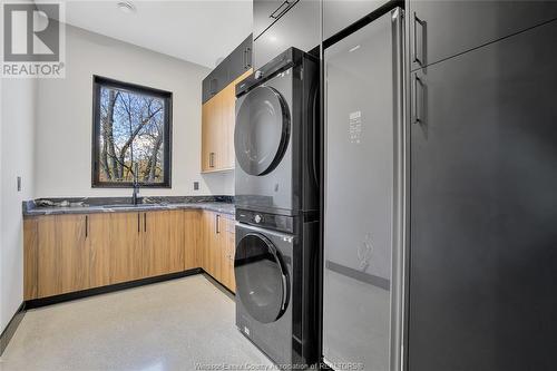 10650 Riverside Drive East, Windsor, ON - Indoor Photo Showing Laundry Room