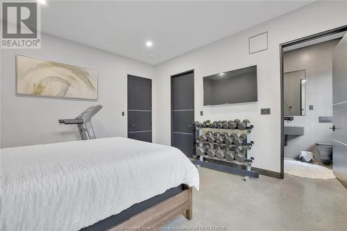 10650 Riverside Drive East, Windsor, ON - Indoor Photo Showing Bedroom