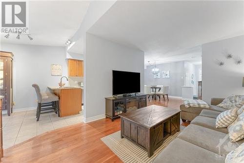 552 Wild Shore Crescent, Ottawa, ON - Indoor Photo Showing Living Room