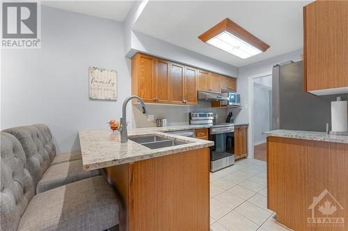 552 Wild Shore Crescent, Ottawa, ON - Indoor Photo Showing Kitchen With Double Sink