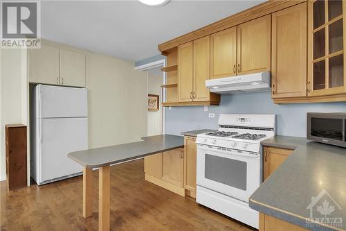 2746 Cassels Street, Ottawa, ON - Indoor Photo Showing Kitchen