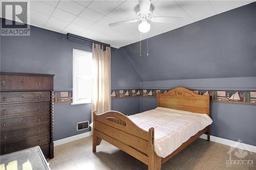 2746 Cassels Street, Ottawa, ON - Indoor Photo Showing Bedroom