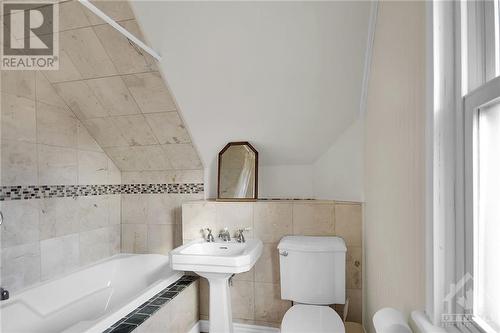 2746 Cassels Street, Ottawa, ON - Indoor Photo Showing Bathroom