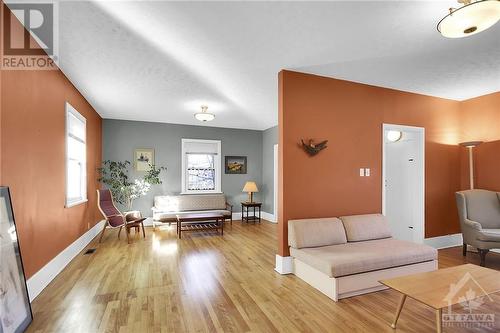 2746 Cassels Street, Ottawa, ON - Indoor Photo Showing Living Room