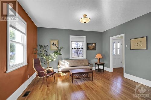 2746 Cassels Street, Ottawa, ON - Indoor Photo Showing Living Room