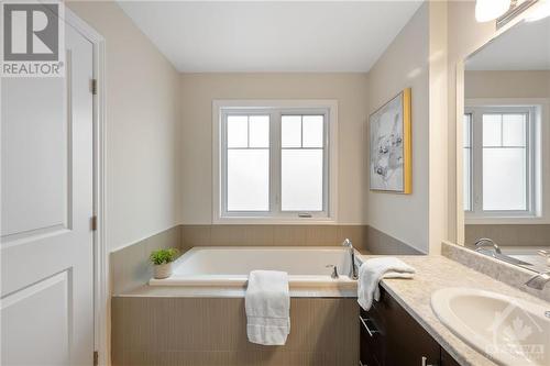 723 Teasel Way, Ottawa, ON - Indoor Photo Showing Bathroom