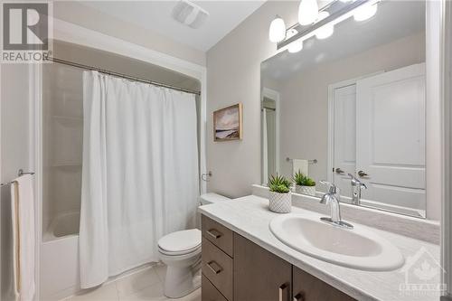 723 Teasel Way, Ottawa, ON - Indoor Photo Showing Bathroom