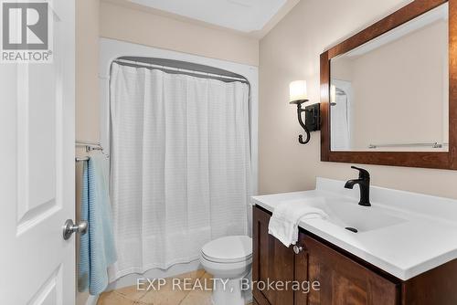 7949 Grossi Court, Niagara Falls, ON - Indoor Photo Showing Bathroom