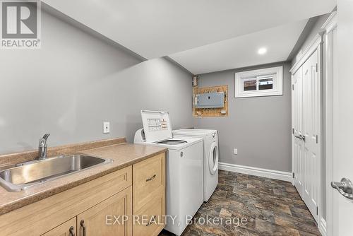 7949 Grossi Court, Niagara Falls, ON - Indoor Photo Showing Laundry Room