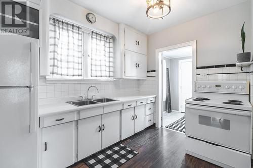 510 Douglas St, Sault Ste. Marie, ON - Indoor Photo Showing Kitchen With Double Sink