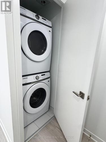 1901 - 195 Mccaul Street, Toronto, ON - Indoor Photo Showing Laundry Room