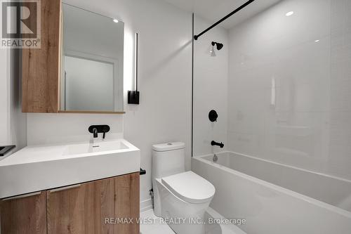 702 - 127 Broadway Avenue, Toronto, ON - Indoor Photo Showing Bathroom