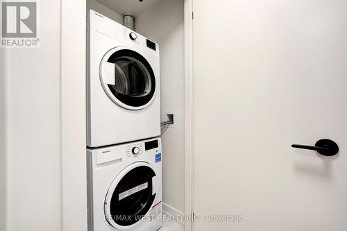 702 - 127 Broadway Avenue, Toronto, ON - Indoor Photo Showing Laundry Room