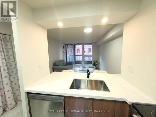 1101 - 736 Bay Street, Toronto, ON - Indoor Photo Showing Kitchen