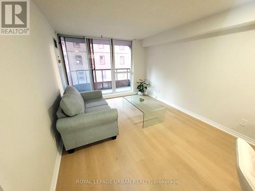 1101 - 736 Bay Street, Toronto, ON - Indoor