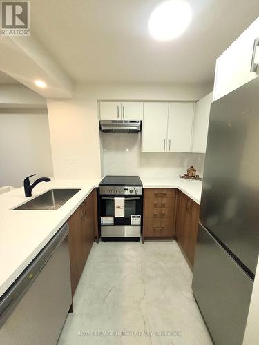 1101 - 736 Bay Street, Toronto, ON - Indoor Photo Showing Kitchen