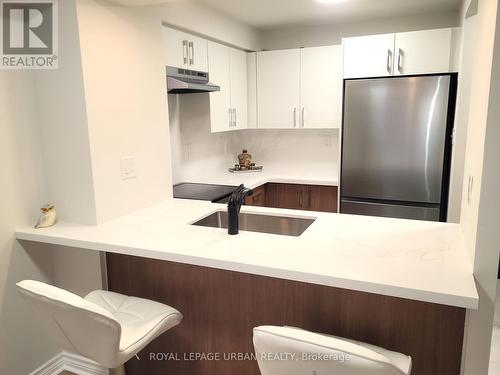 1101 - 736 Bay Street, Toronto, ON - Indoor Photo Showing Kitchen With Upgraded Kitchen