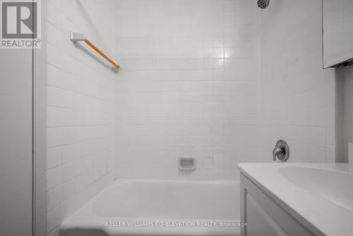 106 - 2676 Yonge Street, Toronto, ON - Indoor Photo Showing Bathroom