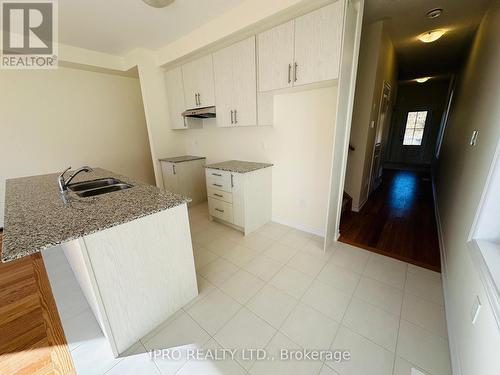 673 Ribstone Court, Oshawa, ON - Indoor Photo Showing Kitchen