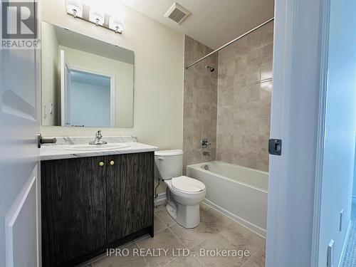 673 Ribstone Court, Oshawa, ON - Indoor Photo Showing Bathroom