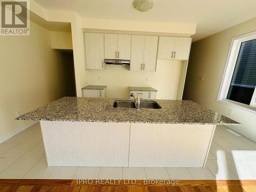 673 Ribstone Court, Oshawa, ON - Indoor Photo Showing Kitchen