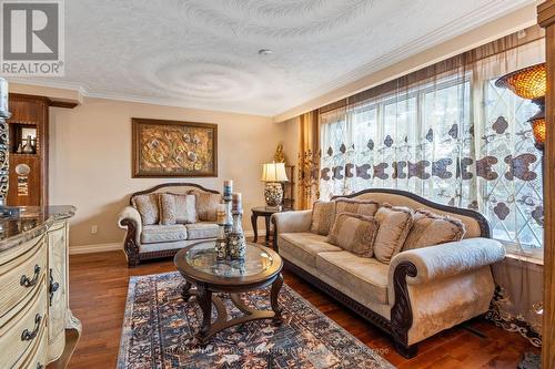 128 Shropshire Drive, Toronto, ON - Indoor Photo Showing Living Room