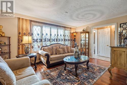 128 Shropshire Drive, Toronto, ON - Indoor Photo Showing Living Room