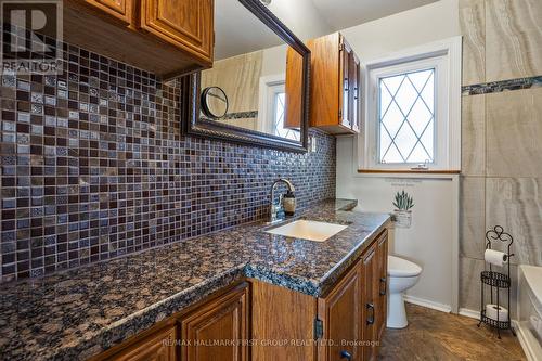 128 Shropshire Drive, Toronto, ON - Indoor Photo Showing Bathroom