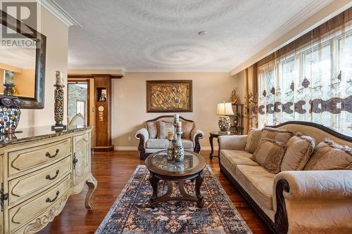 128 Shropshire Drive, Toronto, ON - Indoor Photo Showing Living Room