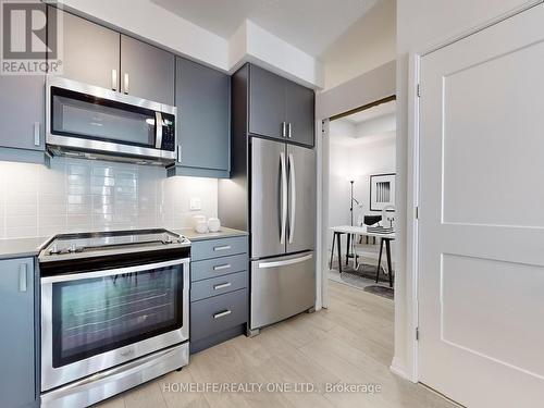 3508 - 7895 Jane Street, Vaughan, ON - Indoor Photo Showing Kitchen With Upgraded Kitchen