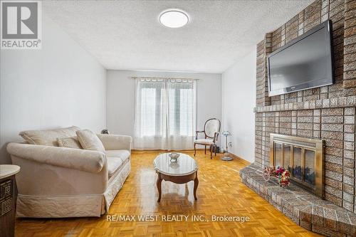 17 Dowling Circle, Markham, ON - Indoor Photo Showing Living Room With Fireplace