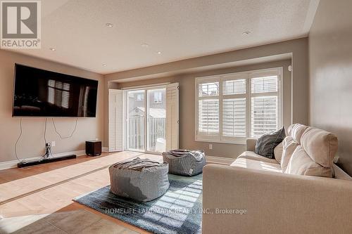 227 Venice Gate Drive, Vaughan, ON - Indoor Photo Showing Living Room