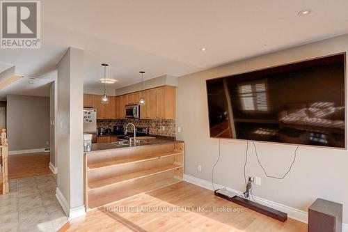 227 Venice Gate Drive, Vaughan, ON - Indoor