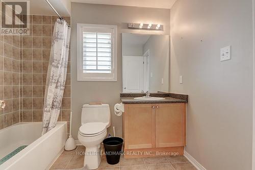 227 Venice Gate Drive, Vaughan, ON - Indoor Photo Showing Bathroom