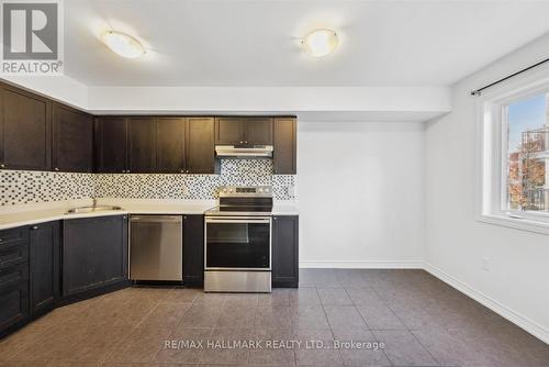 8 - 27 Madelaine Drive, Barrie, ON - Indoor Photo Showing Kitchen