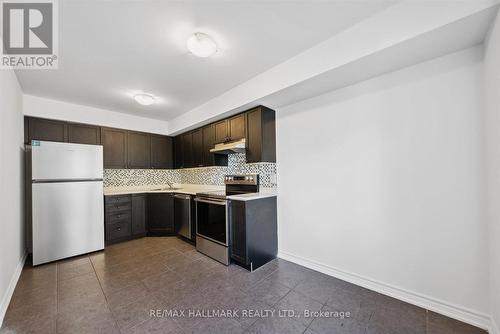 8 - 27 Madelaine Drive, Barrie, ON - Indoor Photo Showing Kitchen